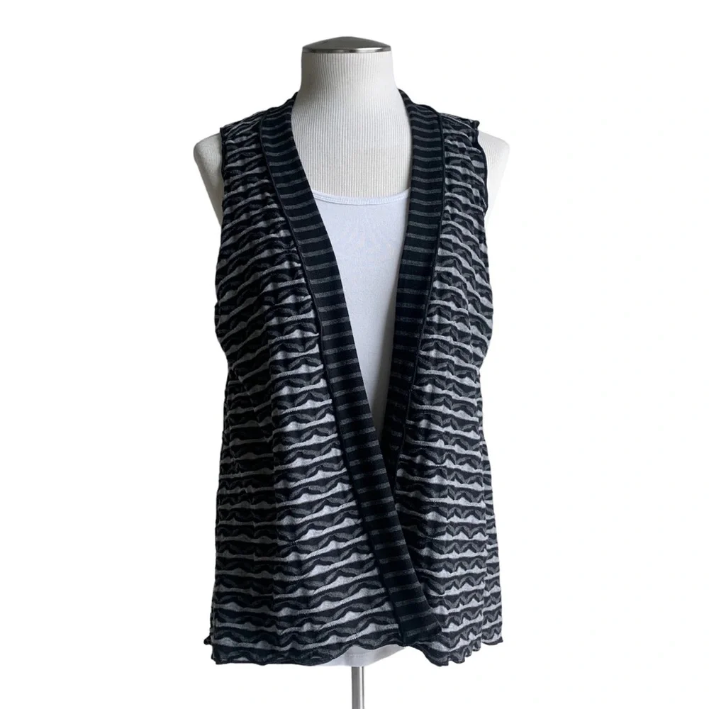 Apropos knit vest, black, gray geometrical jersey print adds warmth and layers M